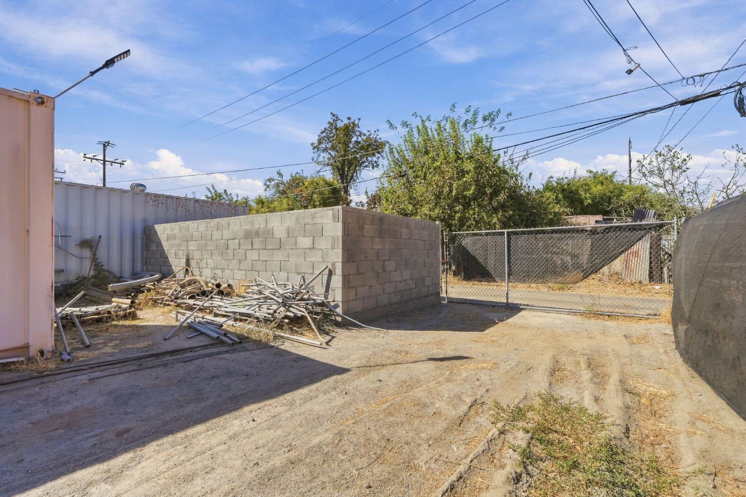 208 E 4th St, Hanford, CA 93230