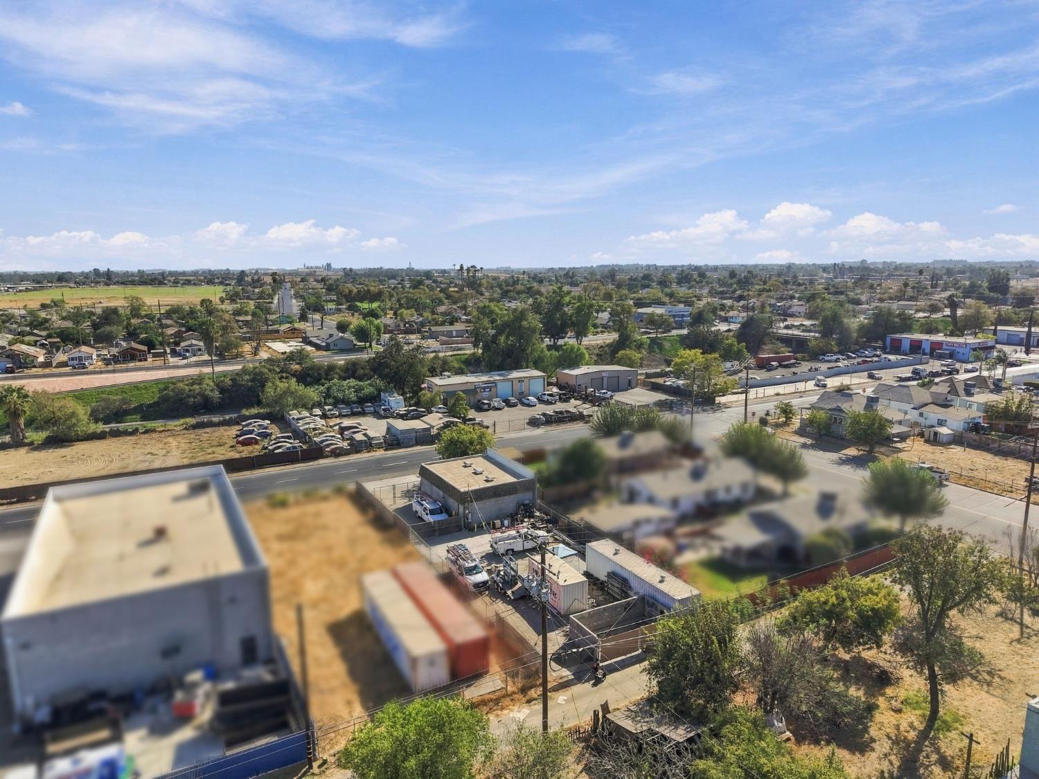 208 E 4th St, Hanford, CA 93230