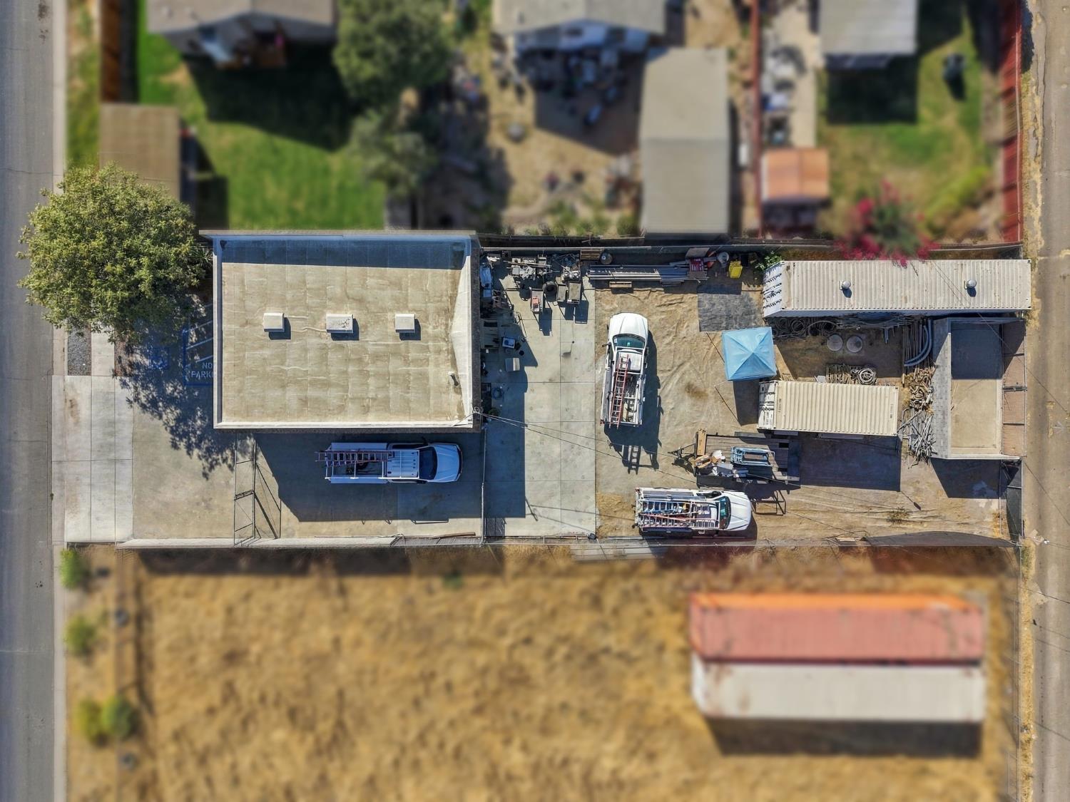208 E 4th St, Hanford, CA 93230
