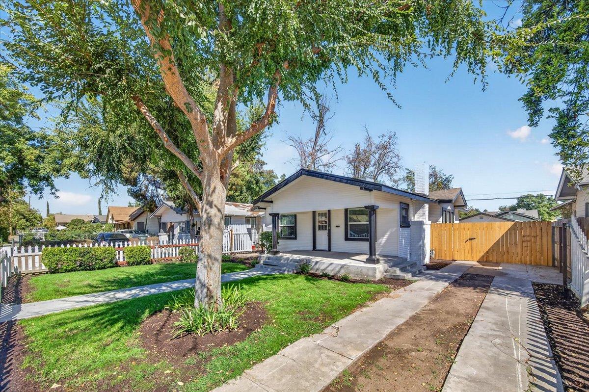 926 N Thorne, Fresno, CA 93728