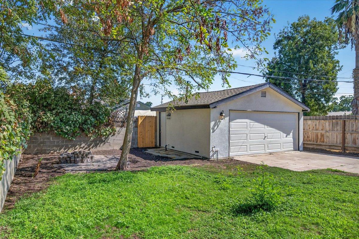 926 N Thorne, Fresno, CA 93728