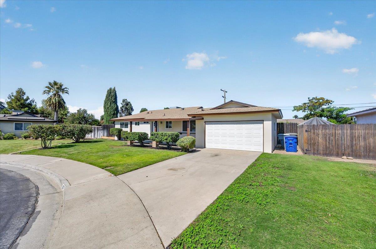 957 W Pico, Clovis, CA 93612