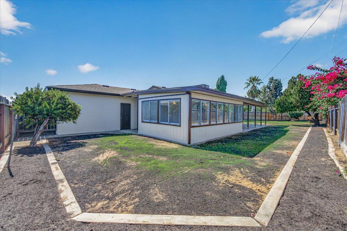 957 W Pico, Clovis, CA 93612