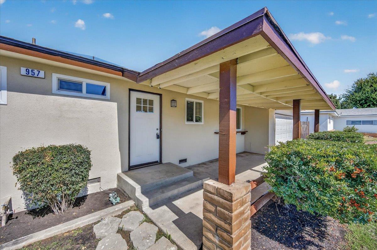 957 W Pico, Clovis, CA 93612