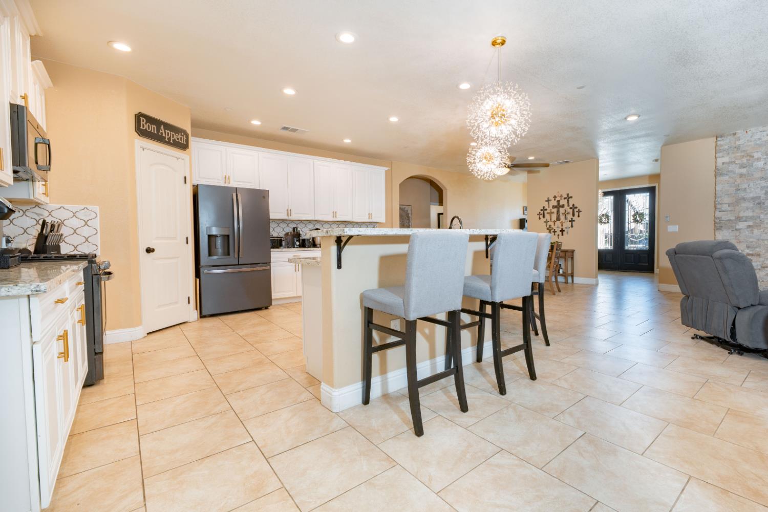 634 E San Miguel St, Hanford, CA 93230