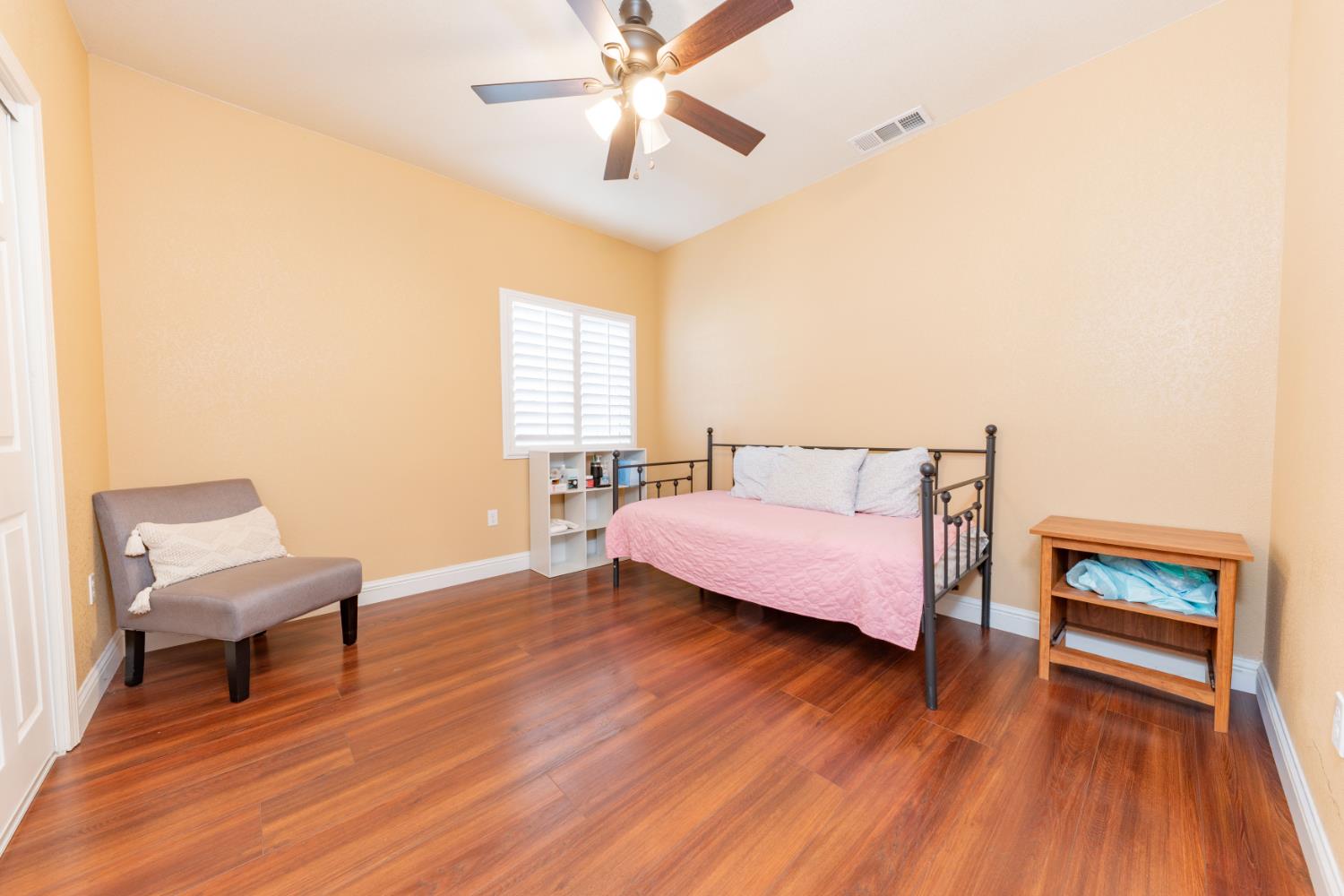 634 E San Miguel St, Hanford, CA 93230