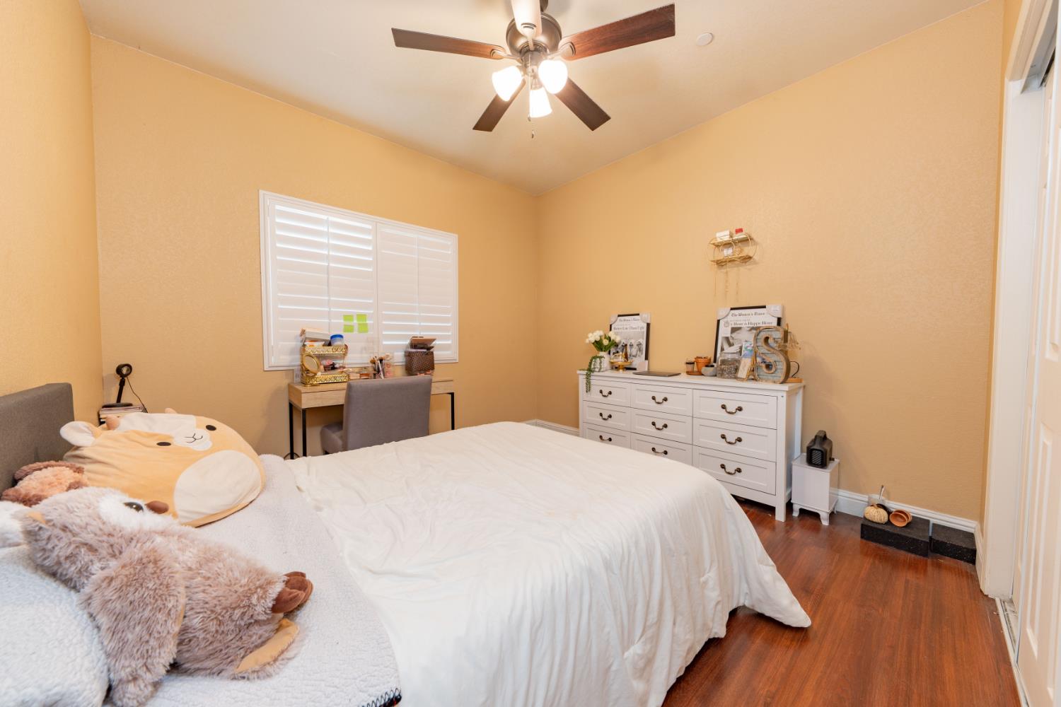634 E San Miguel St, Hanford, CA 93230