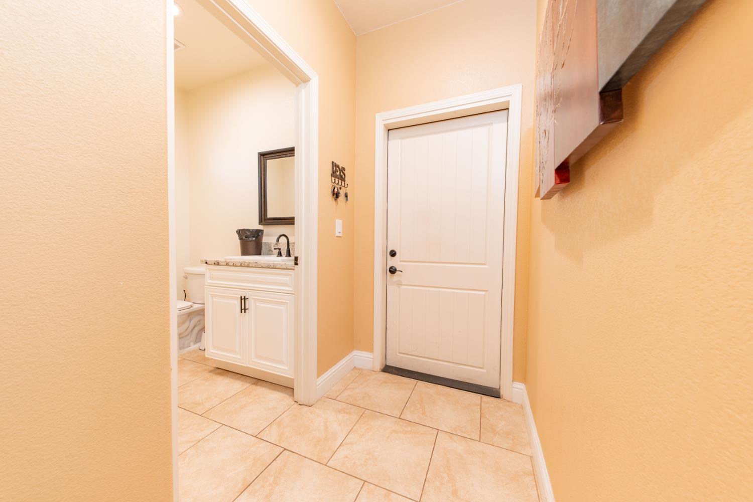 634 E San Miguel St, Hanford, CA 93230