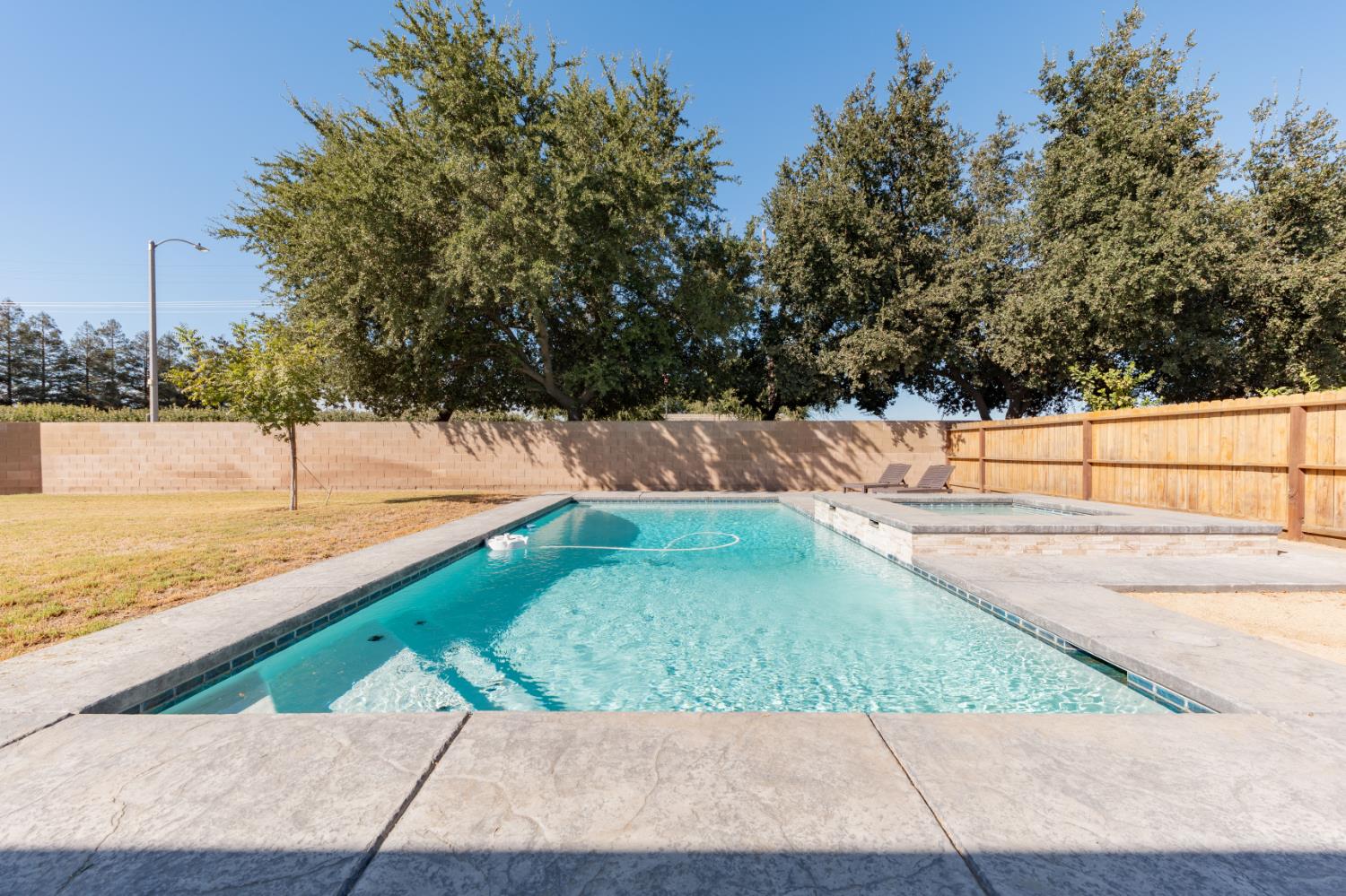 634 E San Miguel St, Hanford, CA 93230