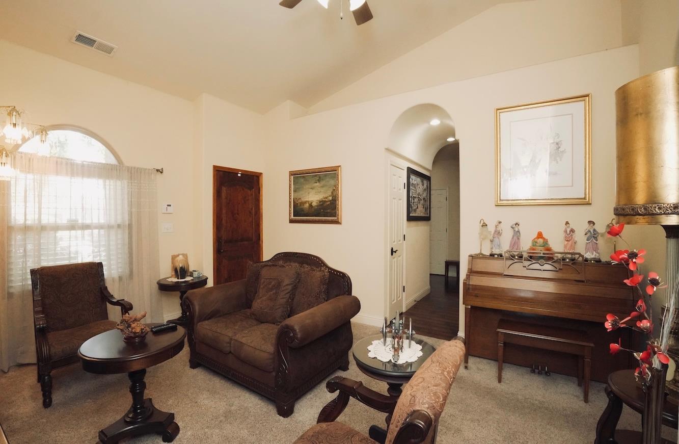 5445 N Salinas Ave, Fresno, CA 93722