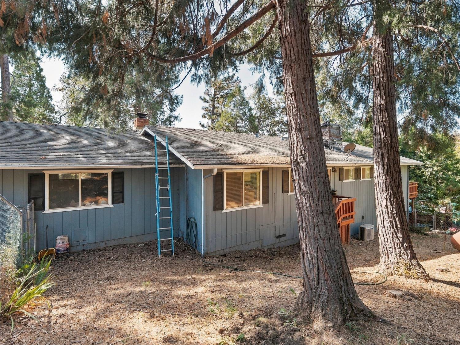 33298 Vista Dr W, North Fork, CA 93643