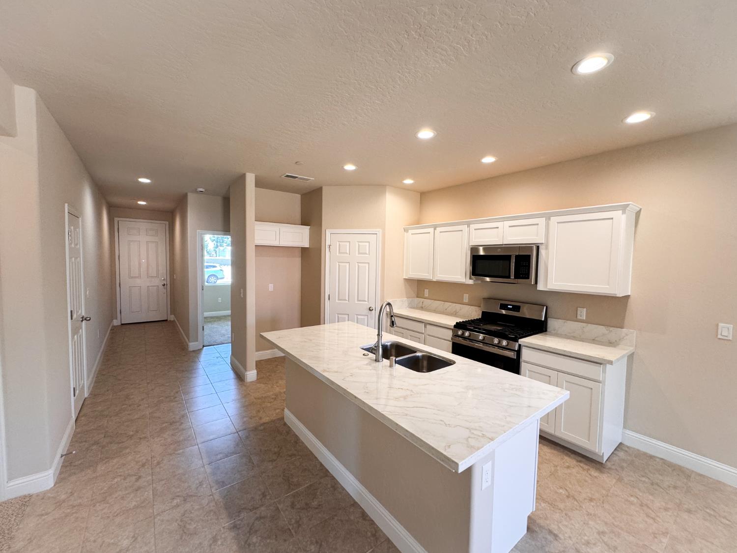 467 Gibson Ave, Clovis, CA 93612