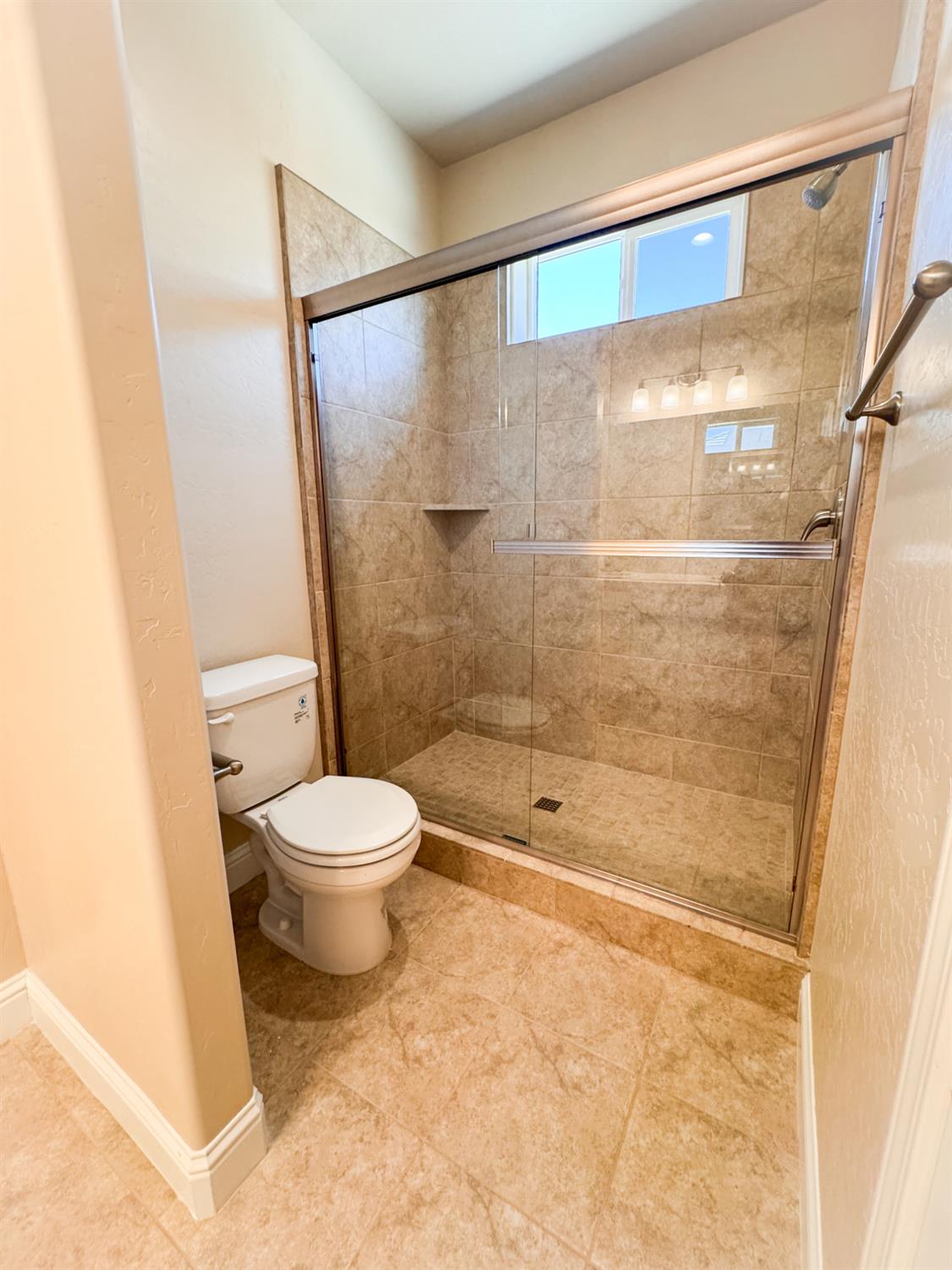 467 Gibson Ave, Clovis, CA 93612