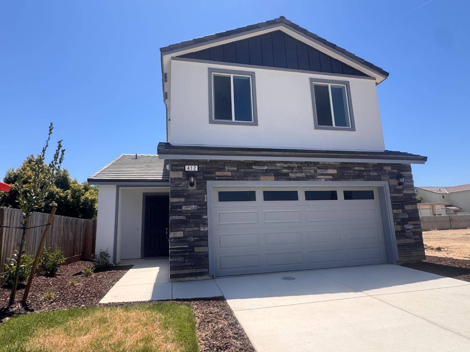 412 W Escalon Ave, Clovis, CA 93612