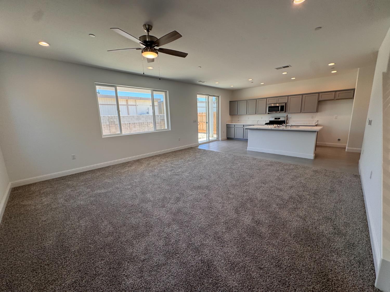 412 W Escalon Ave, Clovis, CA 93612
