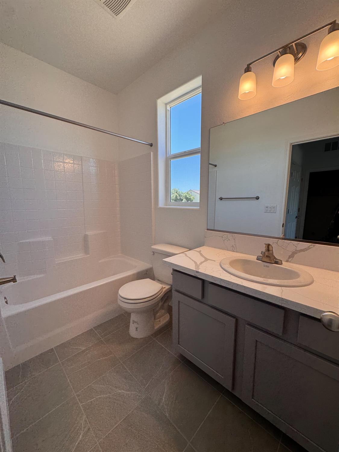 412 W Escalon Ave, Clovis, CA 93612