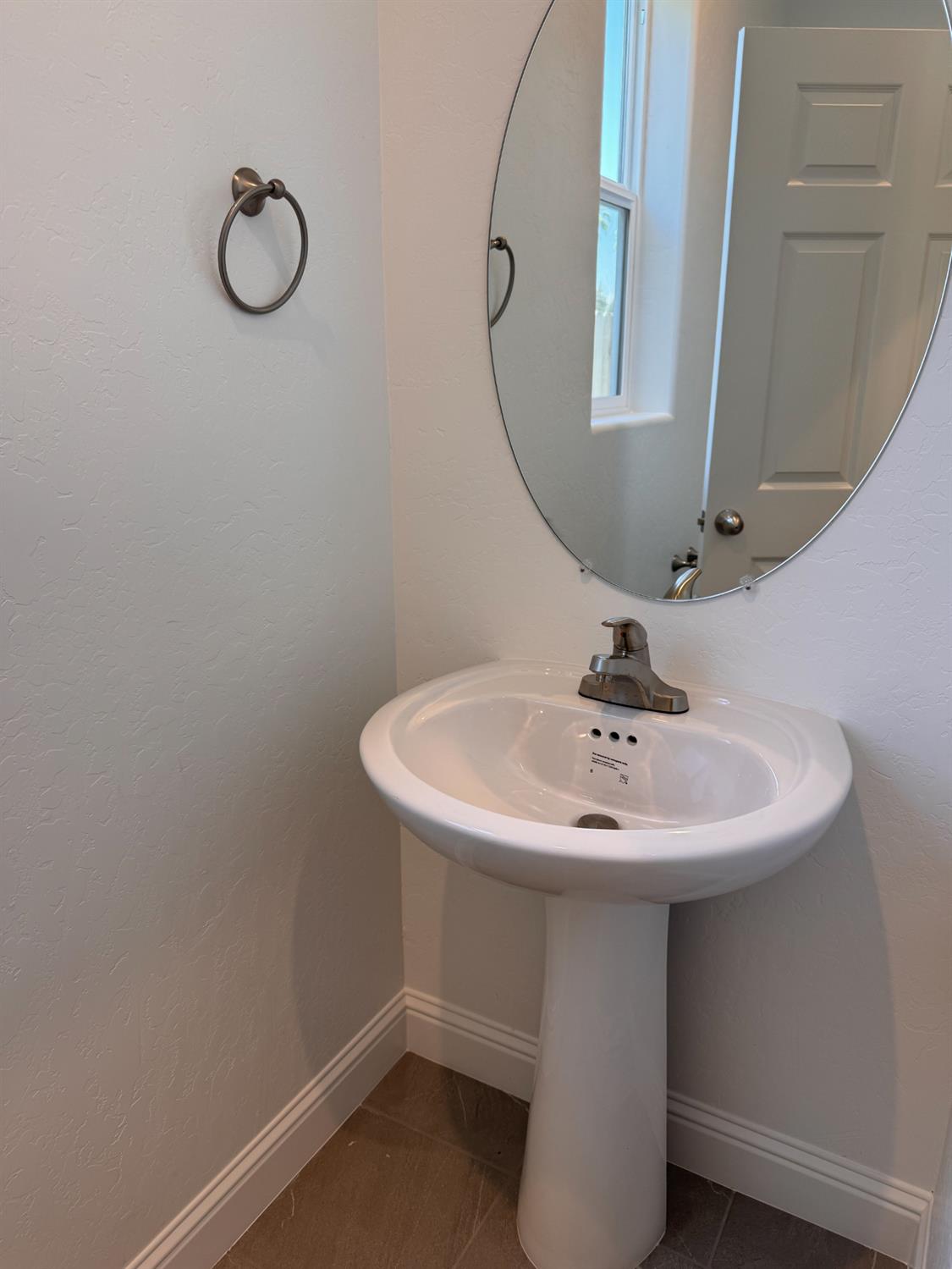 412 W Escalon Ave, Clovis, CA 93612