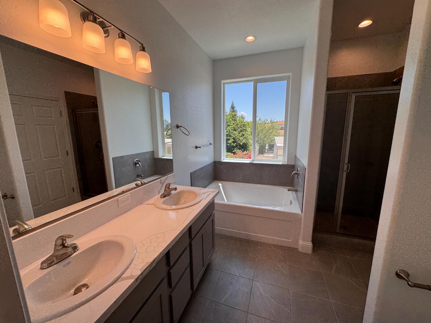 412 W Escalon Ave, Clovis, CA 93612