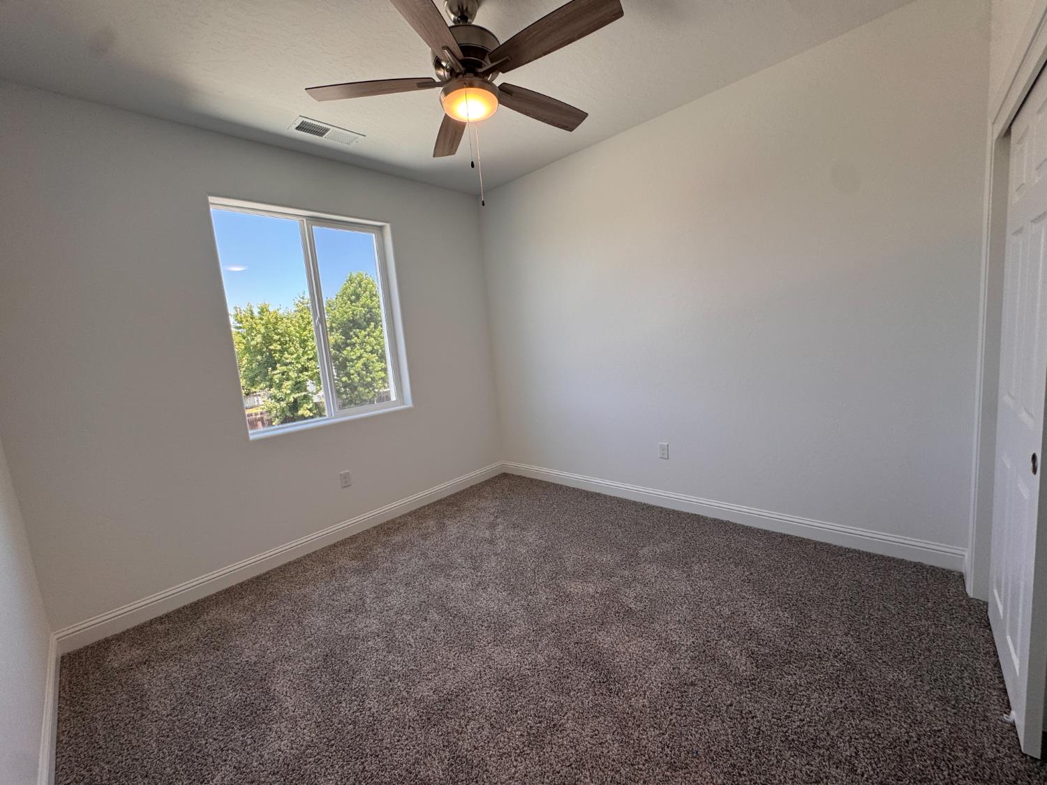 412 W Escalon Ave, Clovis, CA 93612