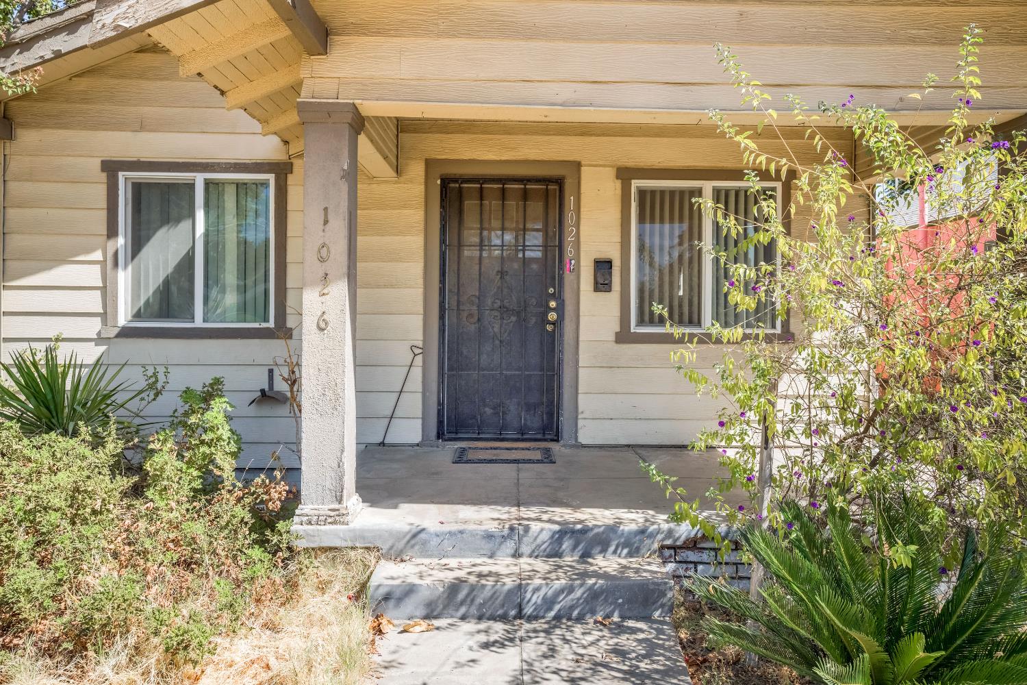 1026 N Arthur Ave, Fresno, CA 93728