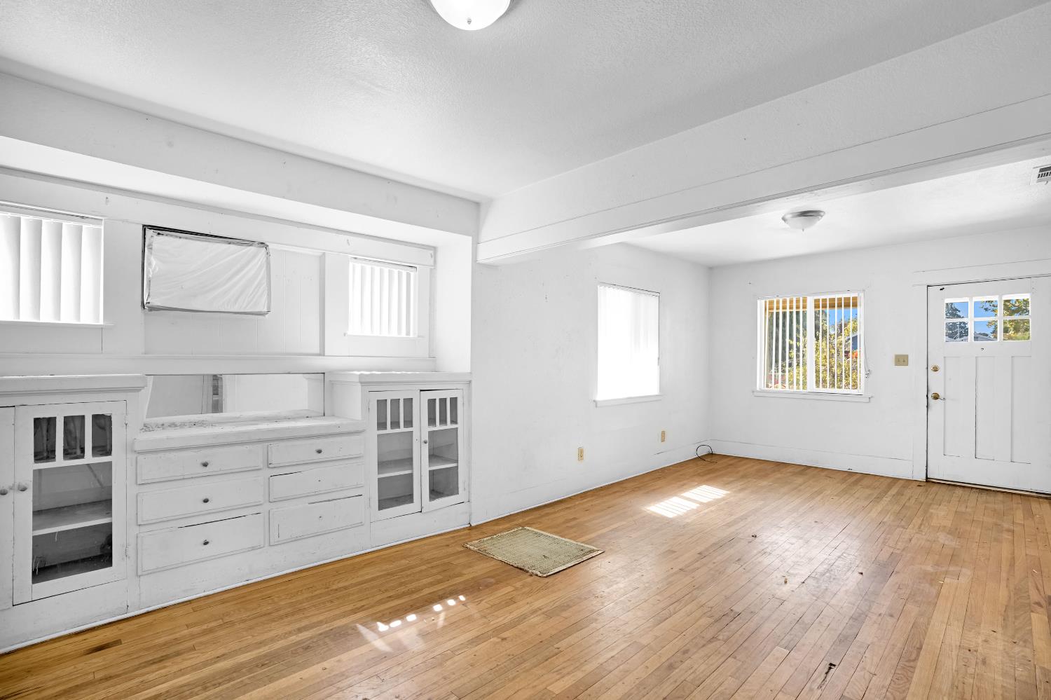 1026 N Arthur Ave, Fresno, CA 93728