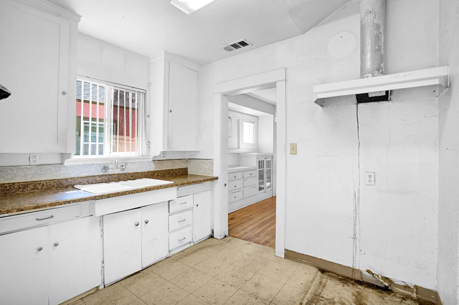 1026 N Arthur Ave, Fresno, CA 93728