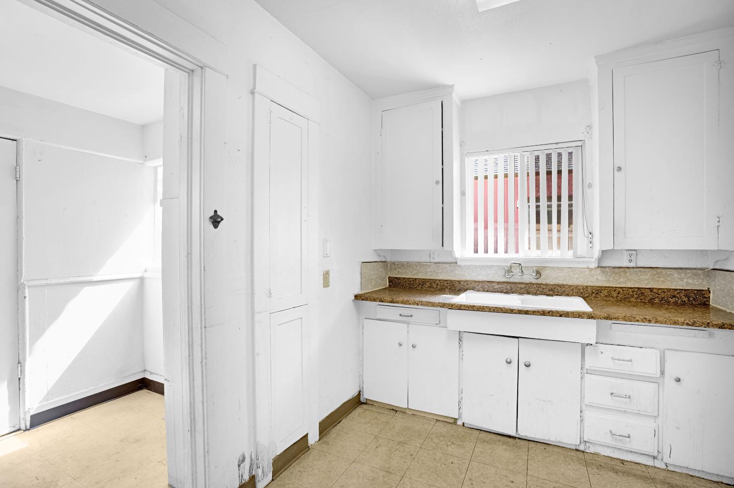 1026 N Arthur Ave, Fresno, CA 93728