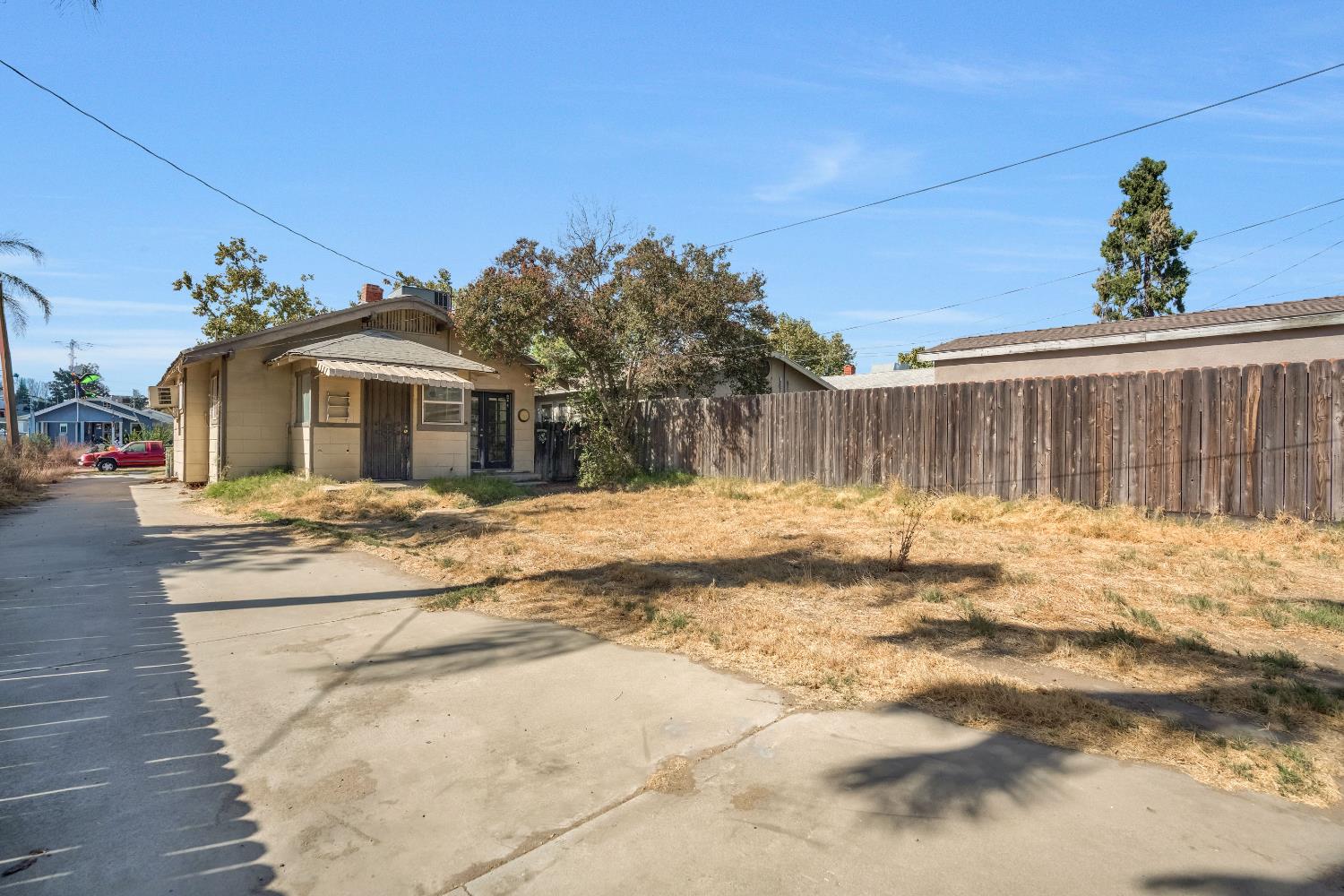 1026 N Arthur Ave, Fresno, CA 93728