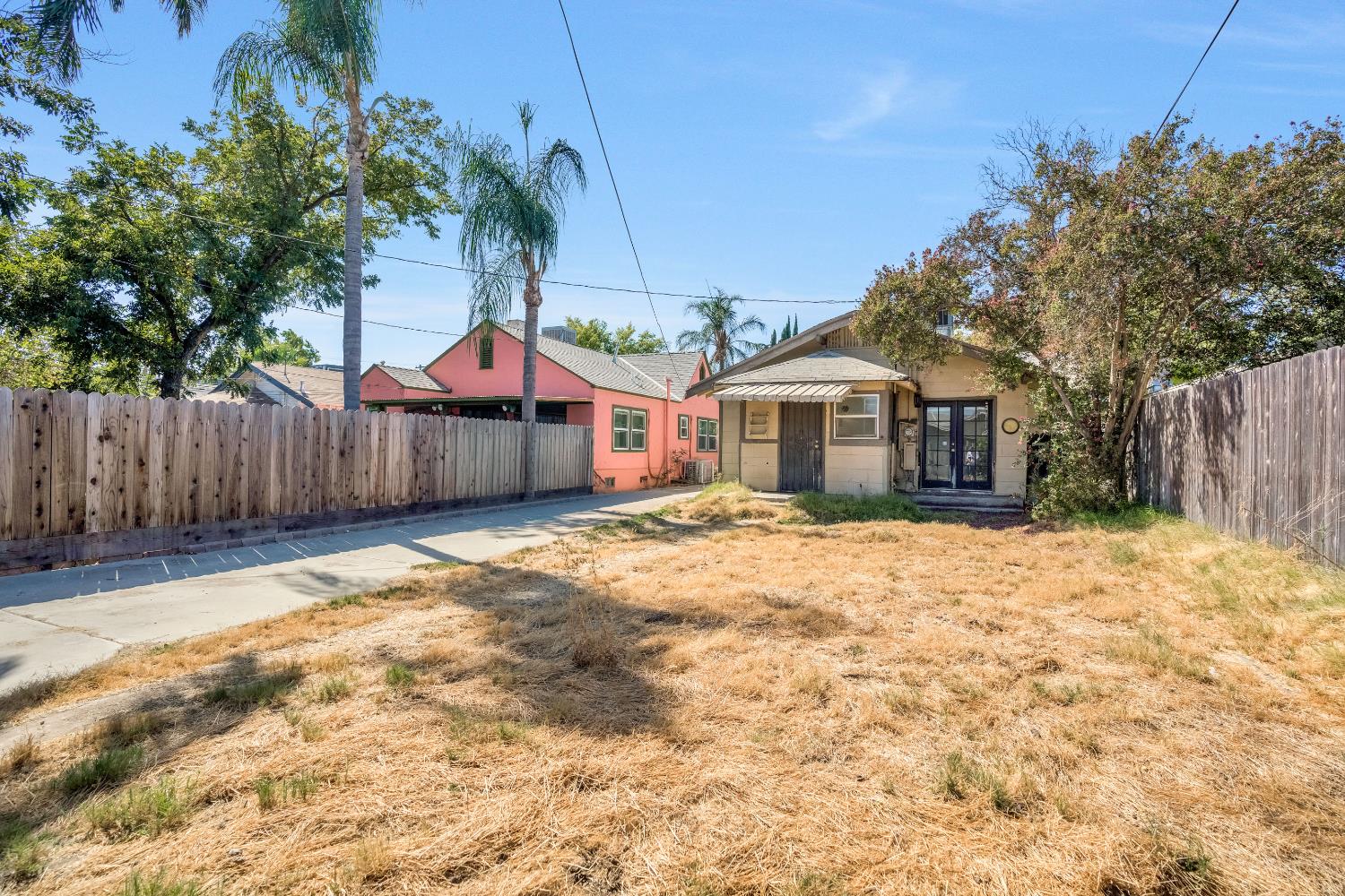 1026 N Arthur Ave, Fresno, CA 93728