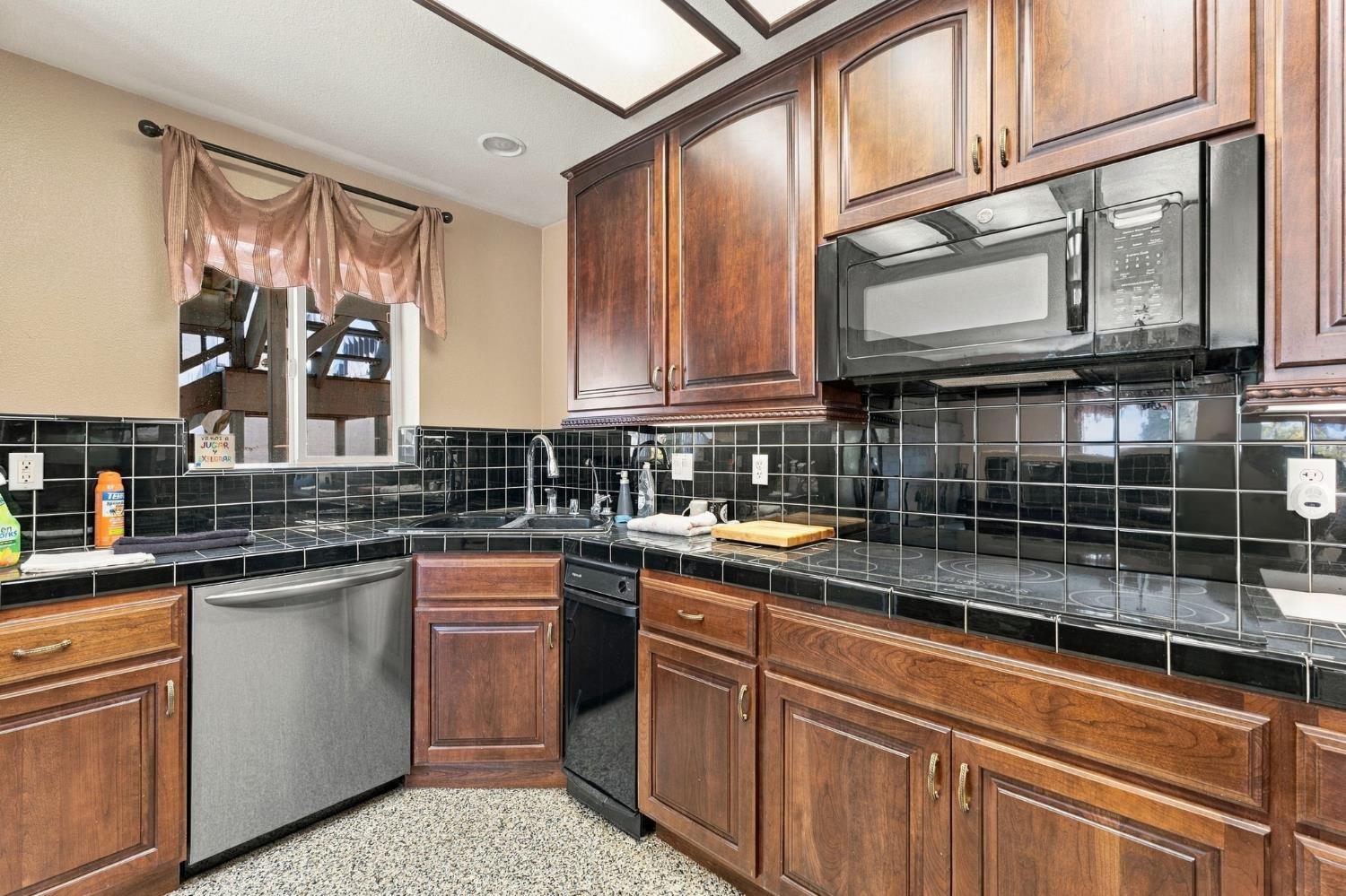52658 Alpine Dr, Springville, CA 93265