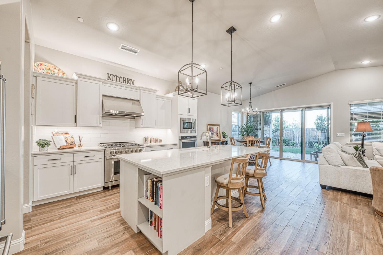 11114 N Via Rimini Dr, Fresno, CA 93730
