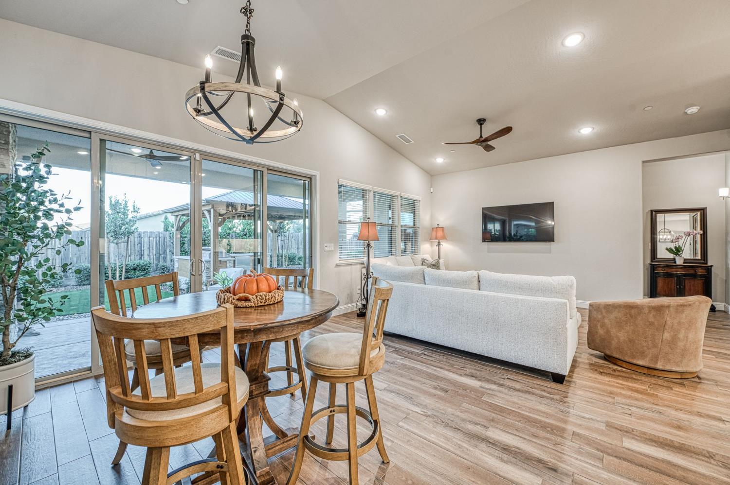 11114 N Via Rimini Dr, Fresno, CA 93730