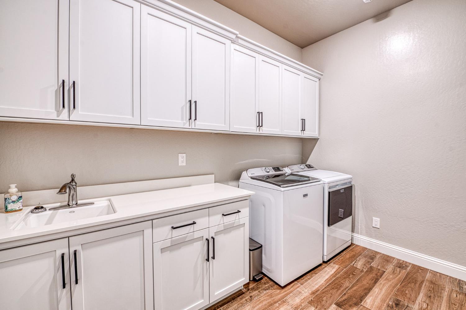 11114 N Via Rimini Dr, Fresno, CA 93730