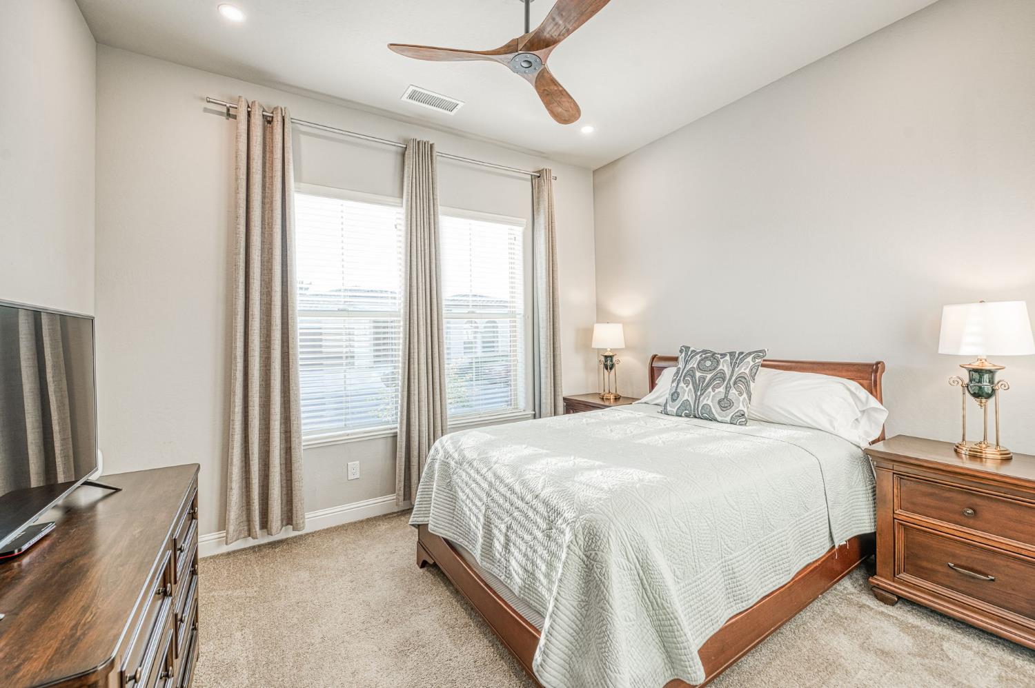 11114 N Via Rimini Dr, Fresno, CA 93730