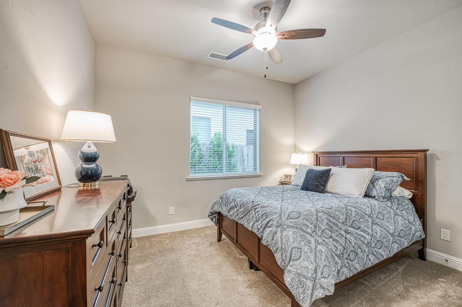 11114 N Via Rimini Dr, Fresno, CA 93730