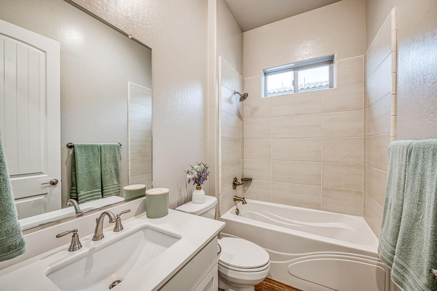 11114 N Via Rimini Dr, Fresno, CA 93730