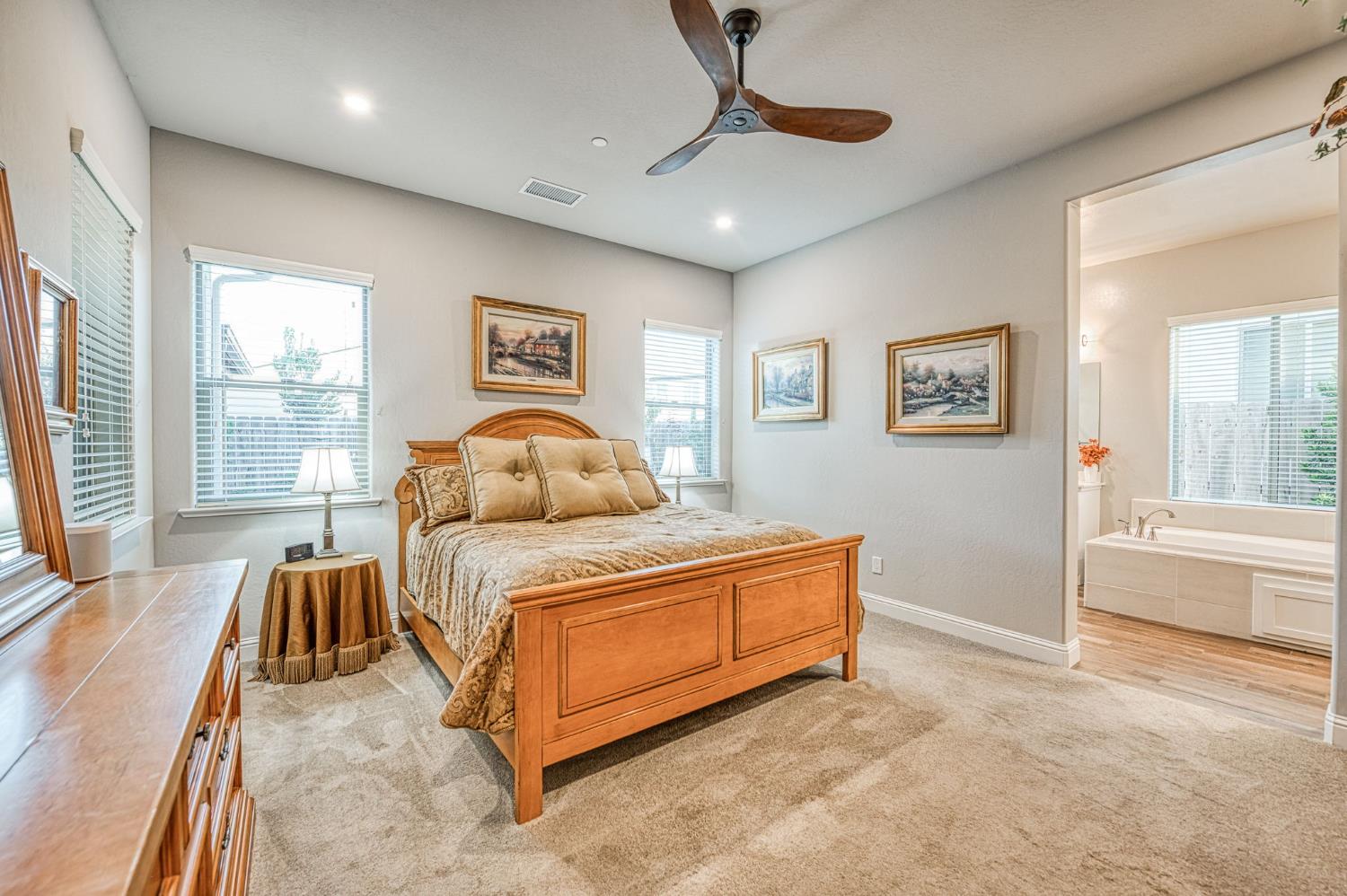 11114 N Via Rimini Dr, Fresno, CA 93730