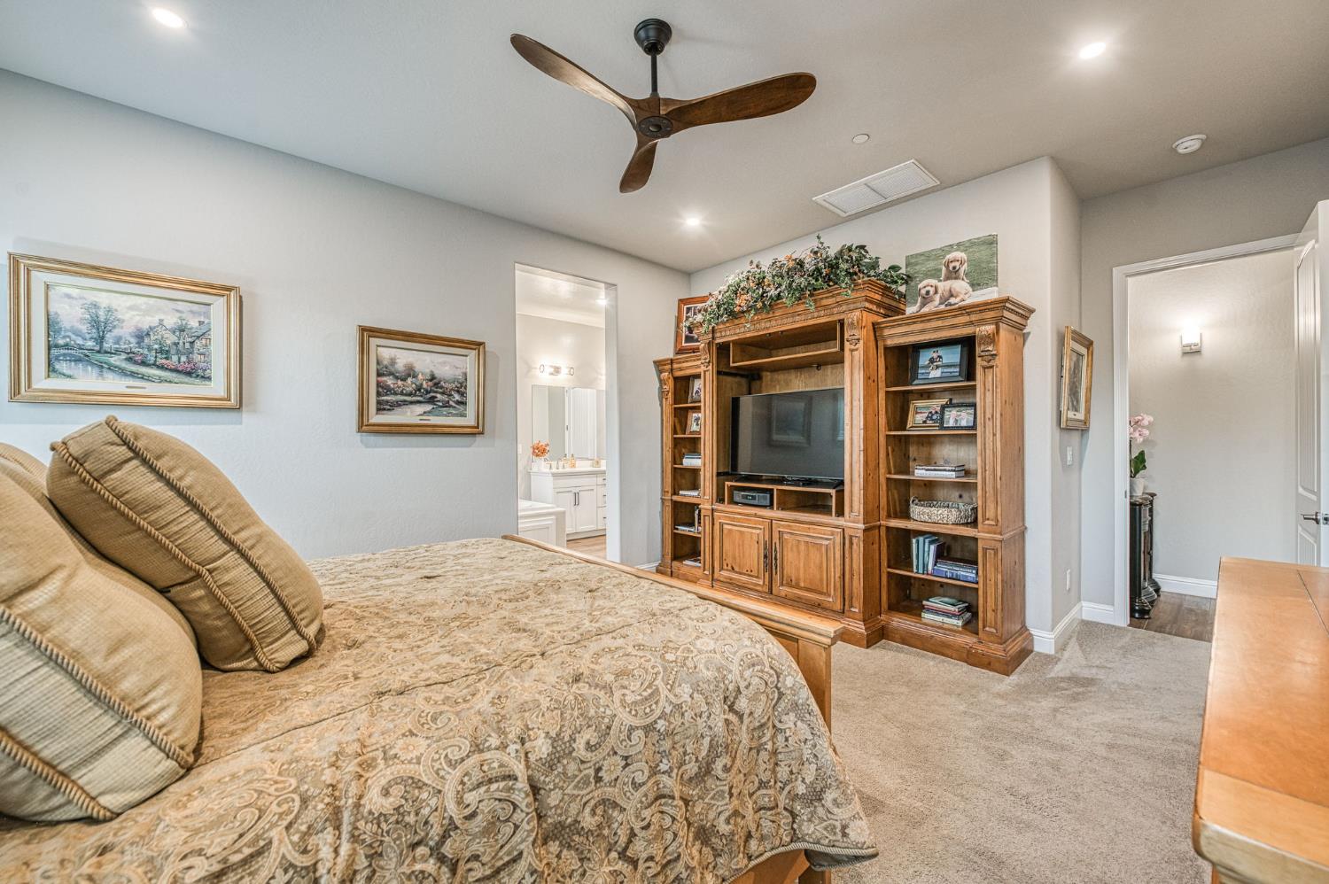 11114 N Via Rimini Dr, Fresno, CA 93730