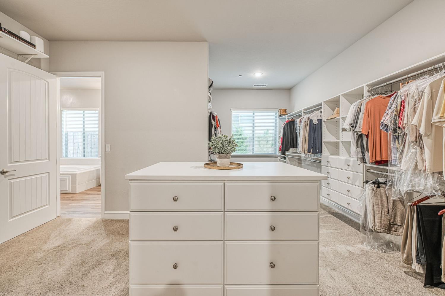 11114 N Via Rimini Dr, Fresno, CA 93730