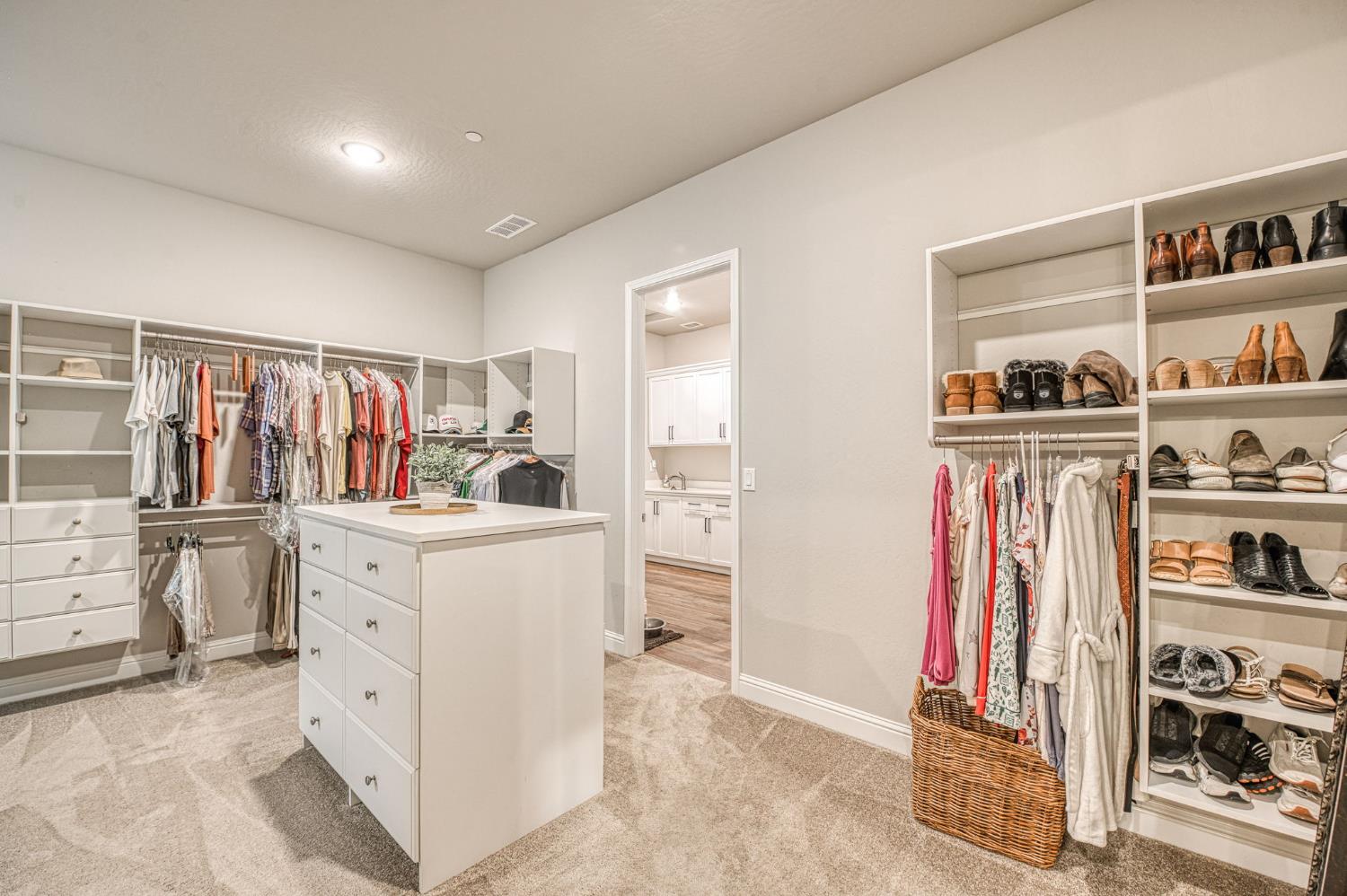 11114 N Via Rimini Dr, Fresno, CA 93730