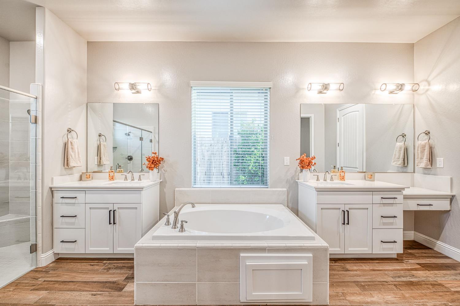 11114 N Via Rimini Dr, Fresno, CA 93730