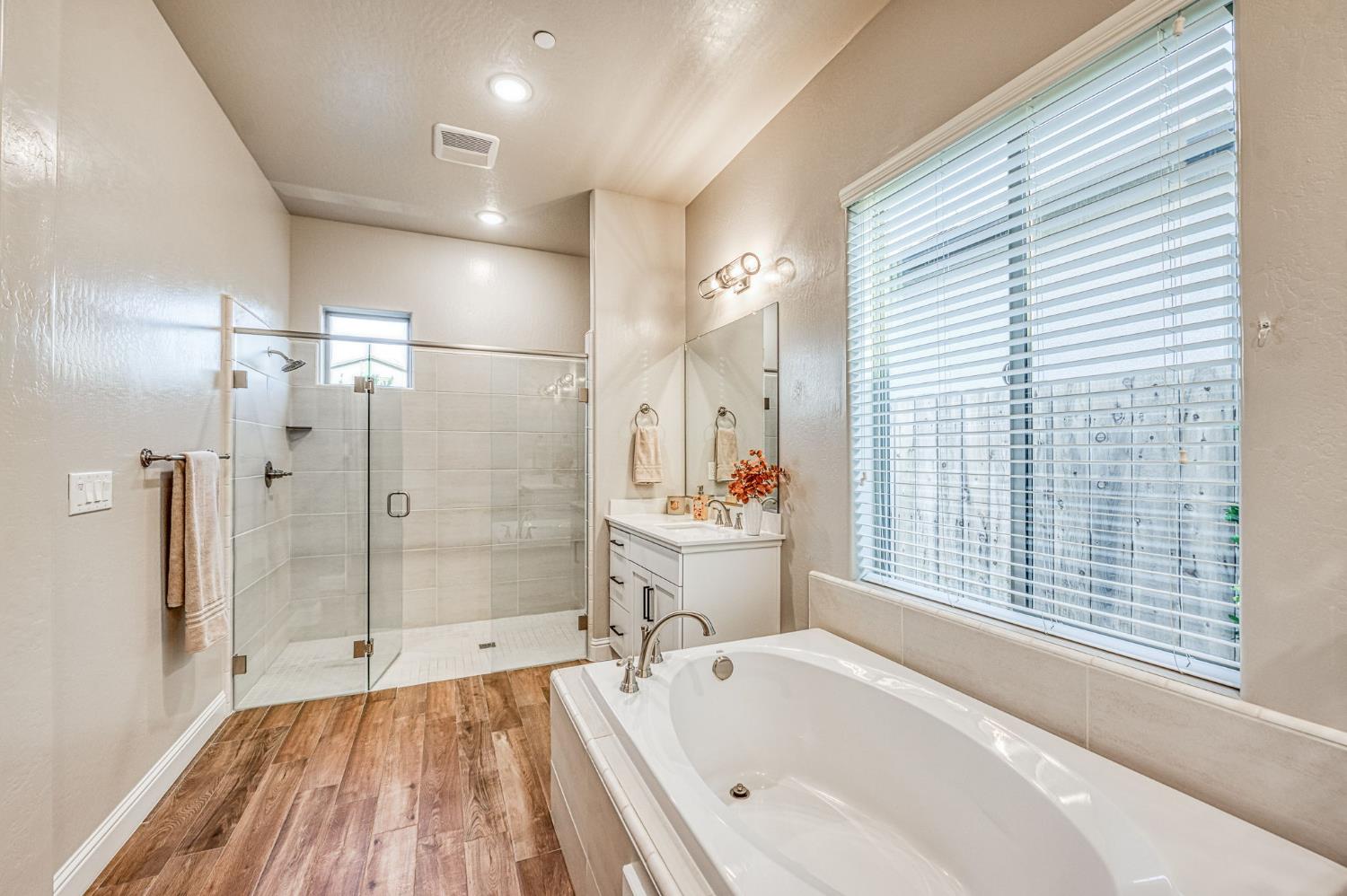 11114 N Via Rimini Dr, Fresno, CA 93730