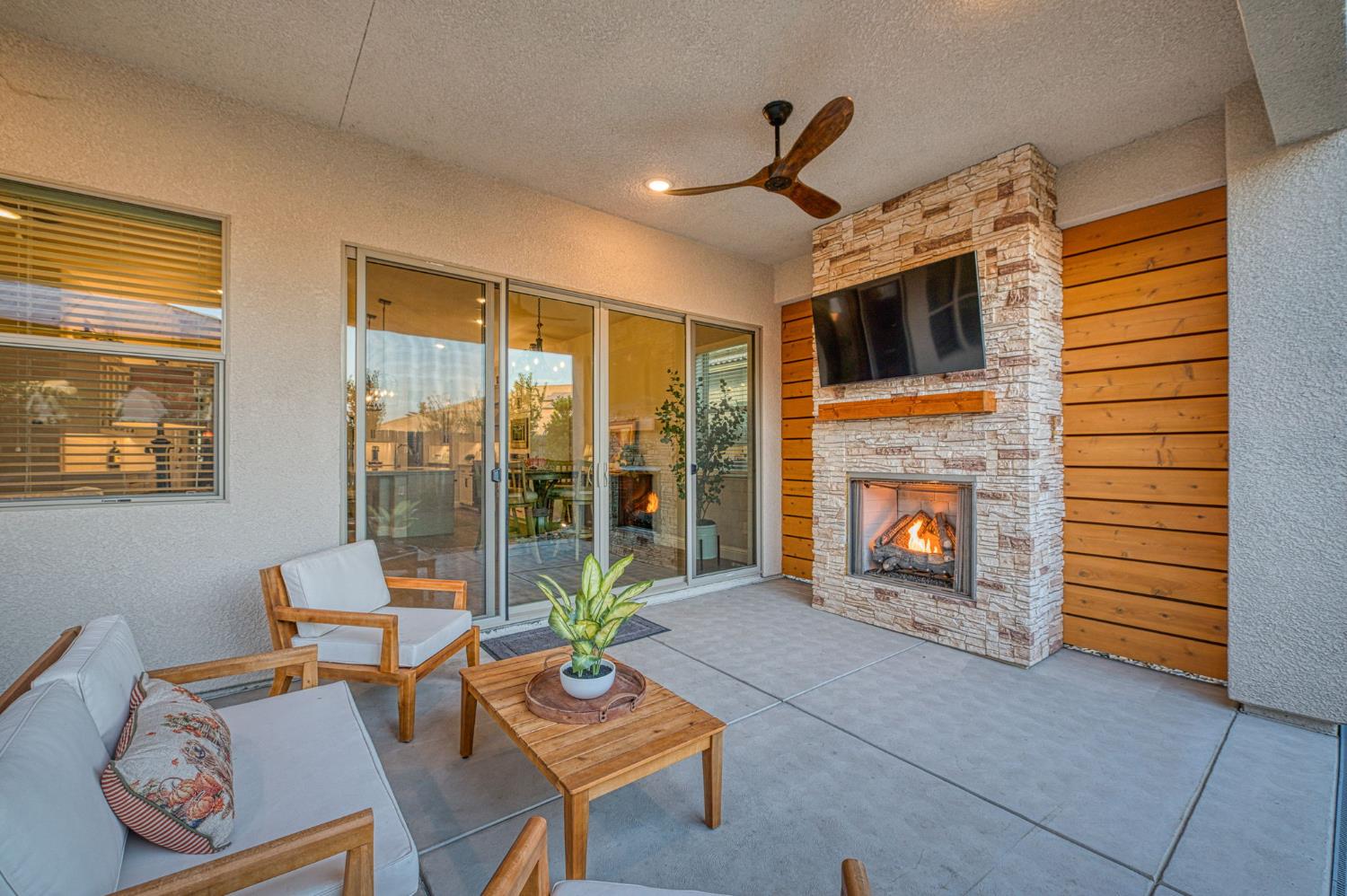 11114 N Via Rimini Dr, Fresno, CA 93730