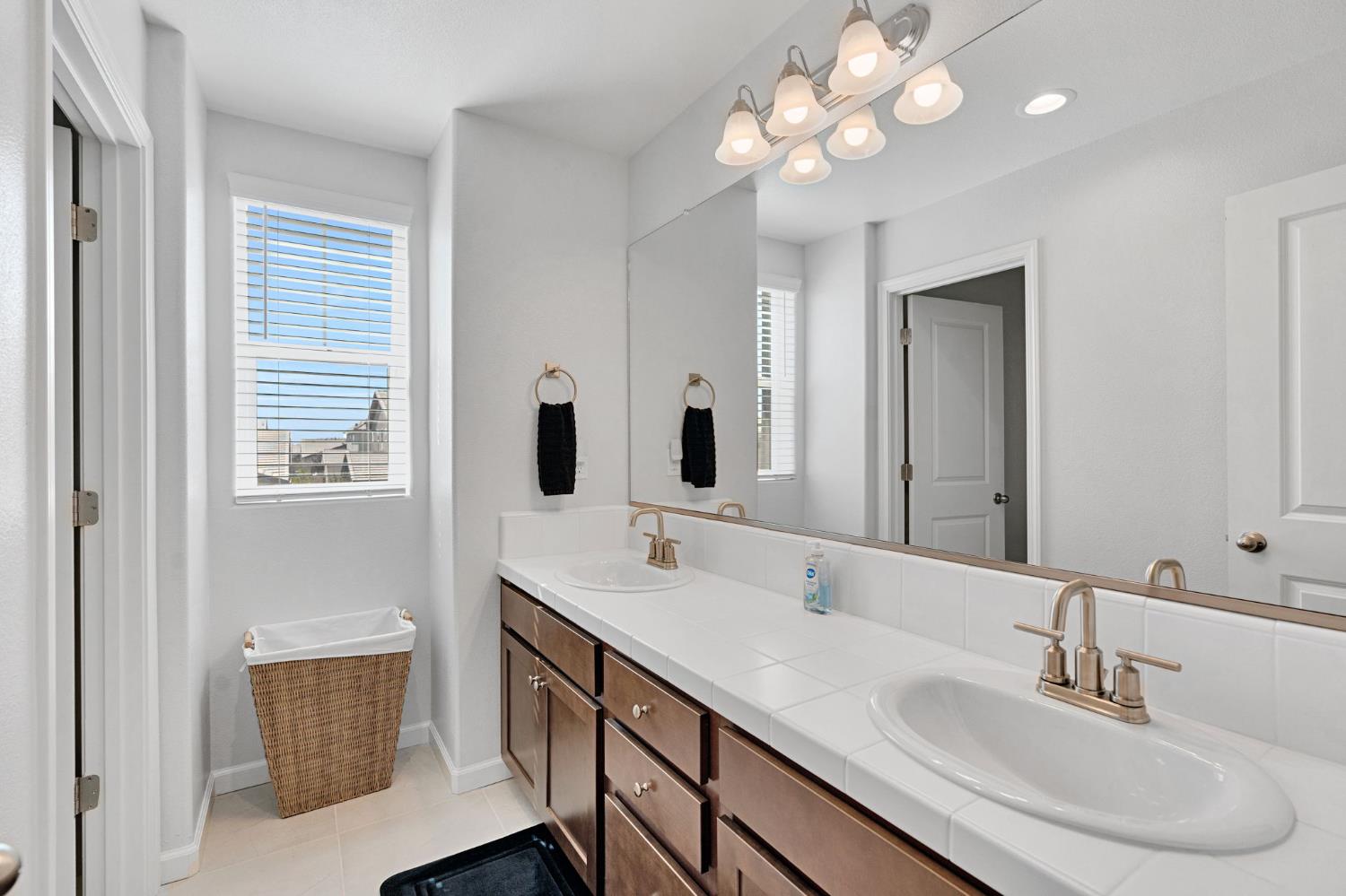 4159 Purvis Ave, Clovis, CA 93619
