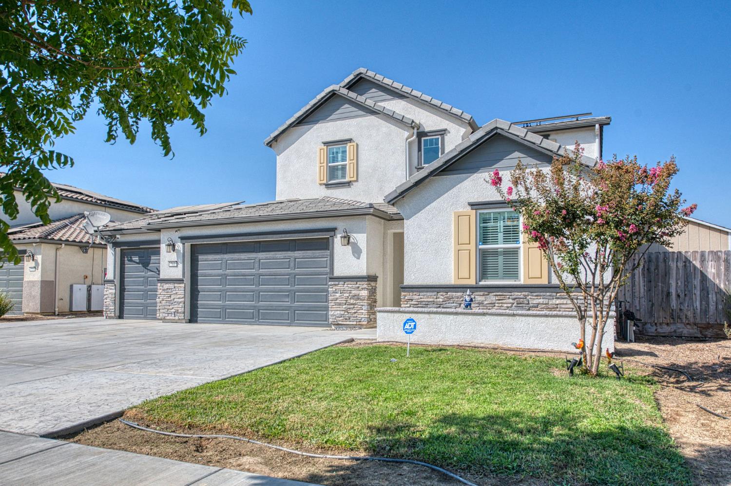 763 Howard St, Kingsburg, CA 93631