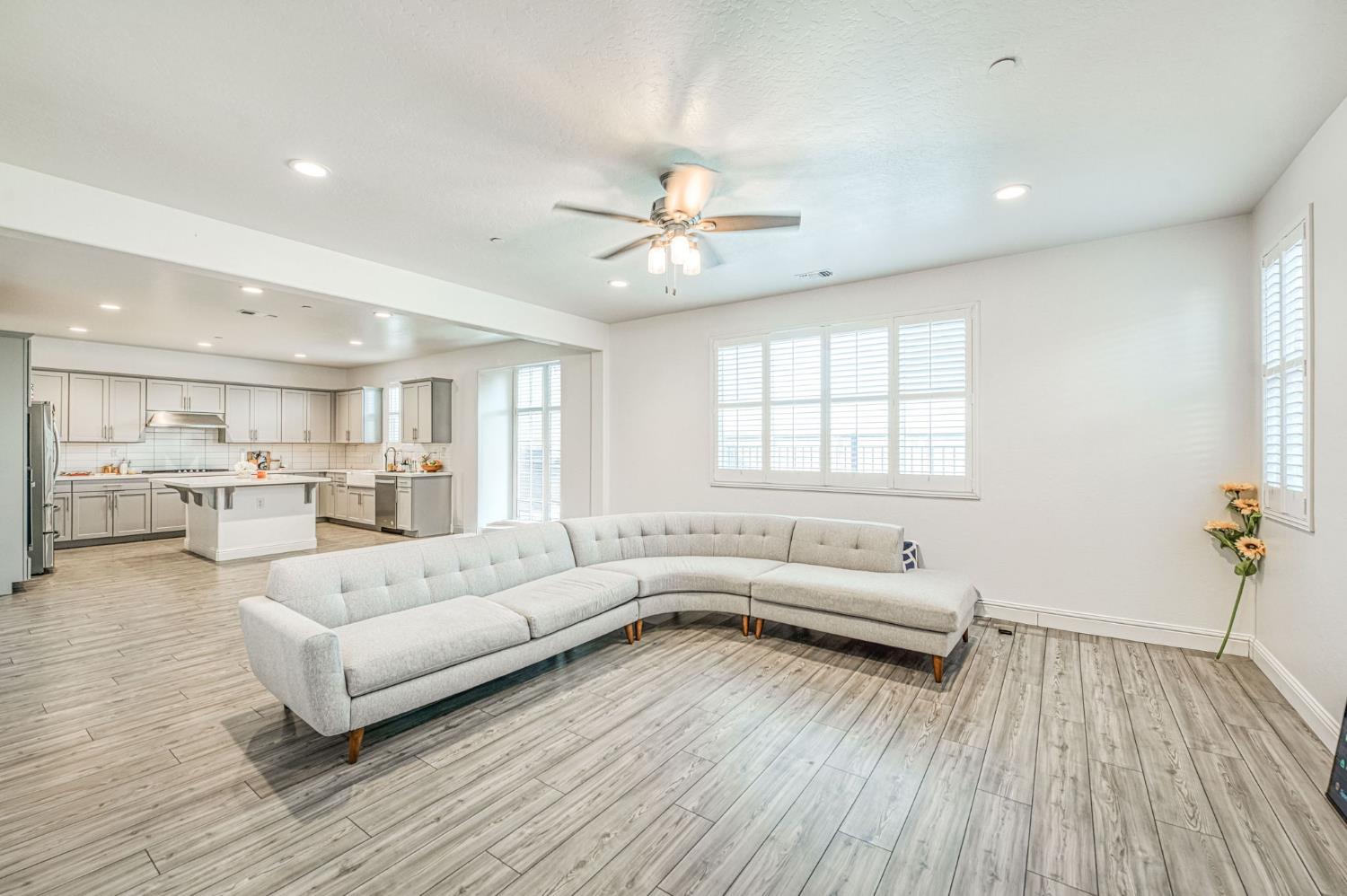 763 Howard St, Kingsburg, CA 93631