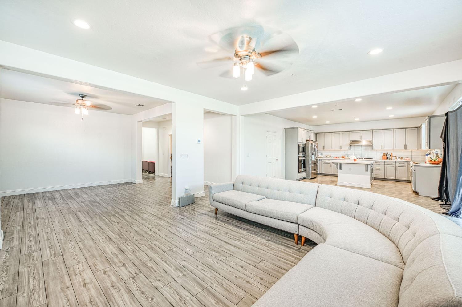 763 Howard St, Kingsburg, CA 93631