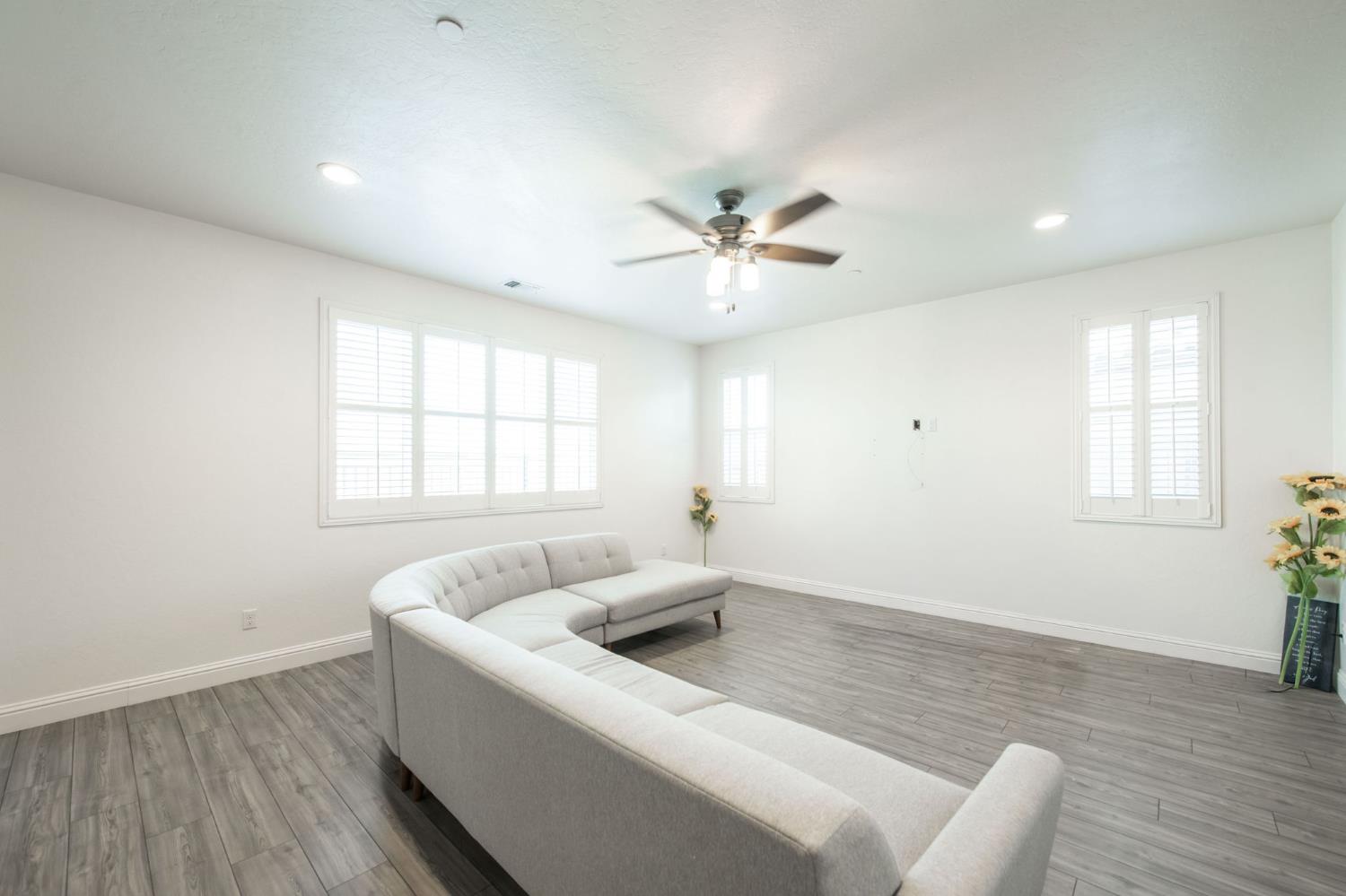 763 Howard St, Kingsburg, CA 93631