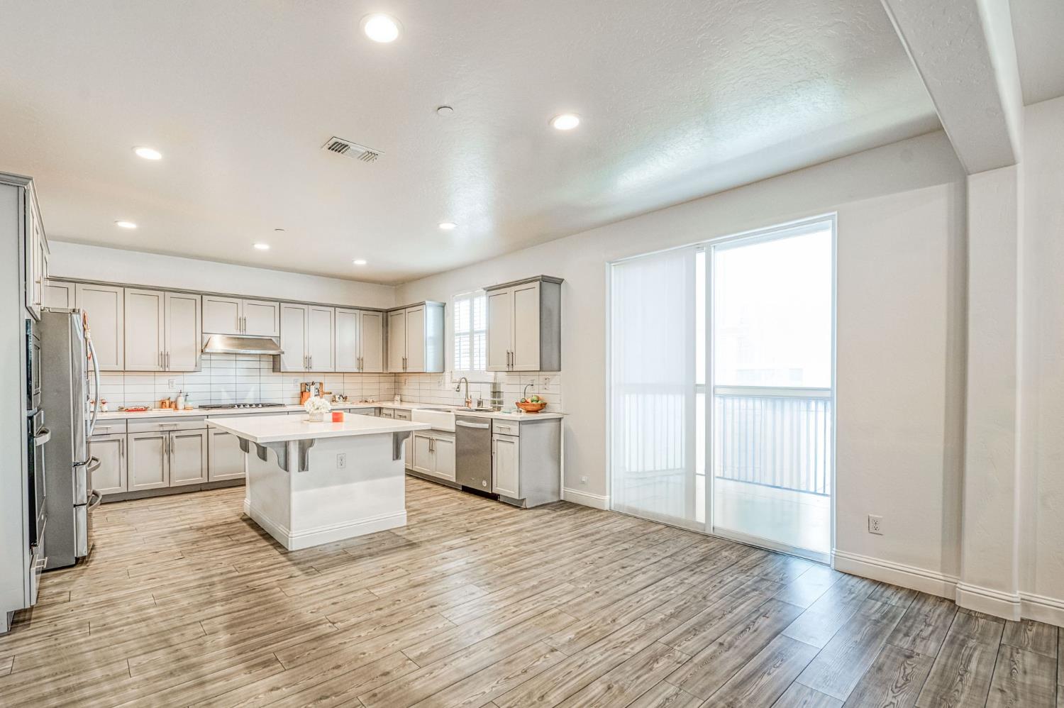 763 Howard St, Kingsburg, CA 93631