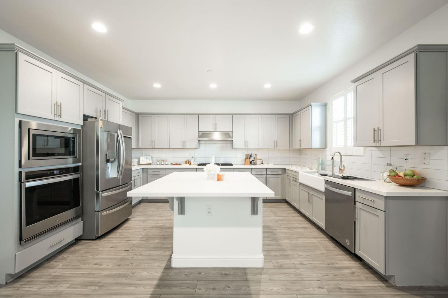 763 Howard St, Kingsburg, CA 93631